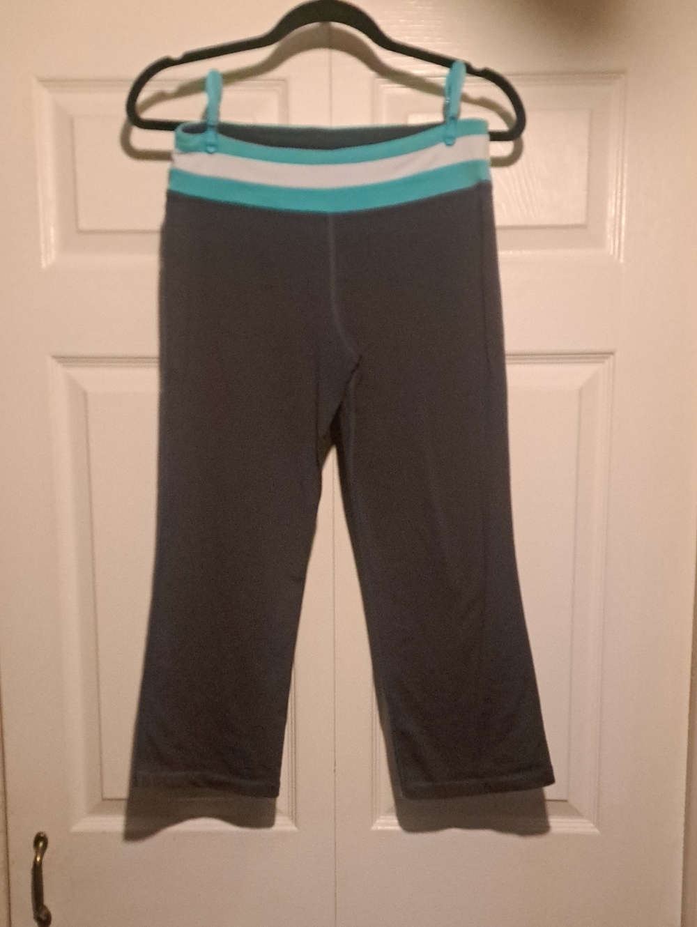 Woman Petite Gray Capri Yoga Pants with Turquoise Waistband